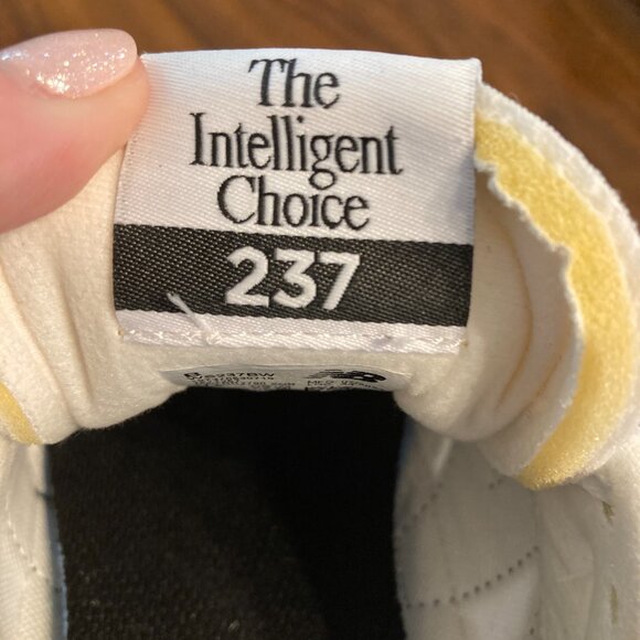 New Balance 237 - Picture 3 of 5